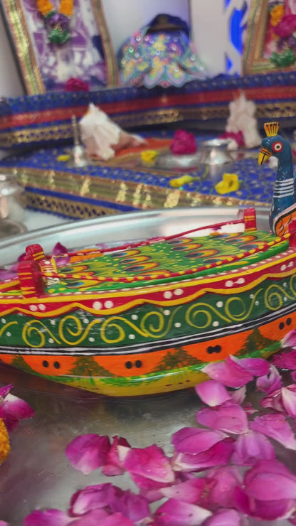 Nauka - Laddu Gopal Boat